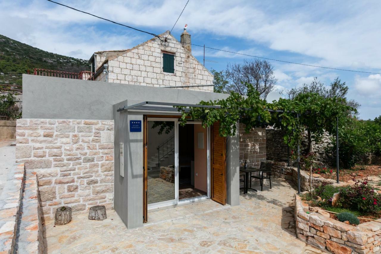 Betini Apartments - Authentic Island Escape Komiža Exterior foto